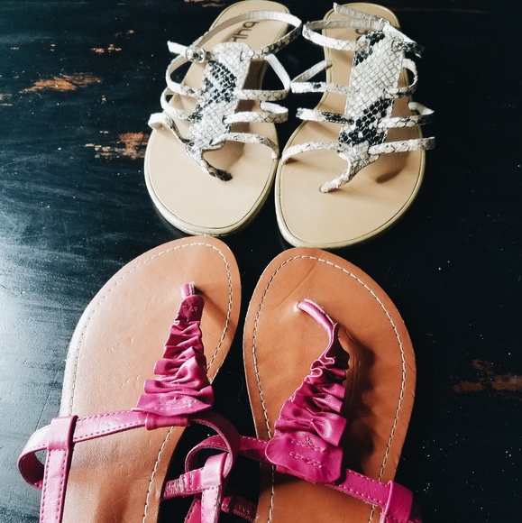 2 pairs of Sandals 🌸🌼 - Picture 4 of 5